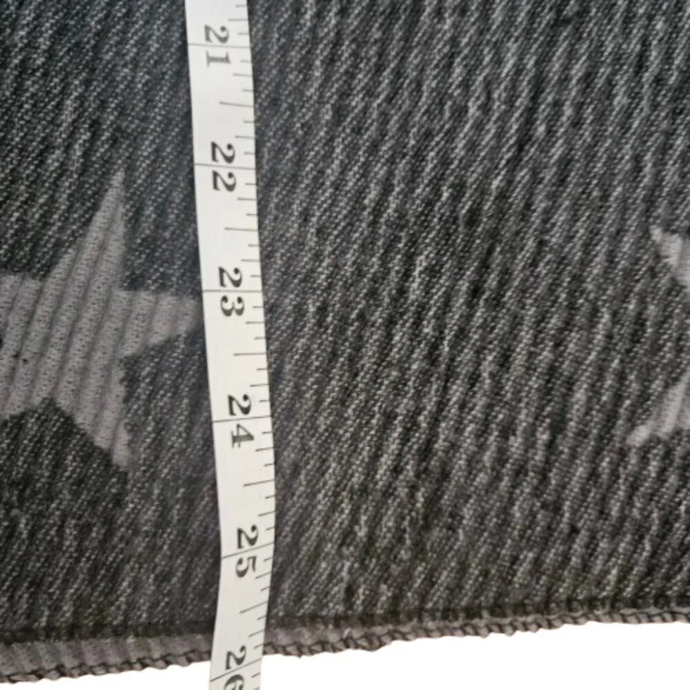 NWT Pretty Persuasions Reversible Gray Star Print Ripple Effect Scarf
